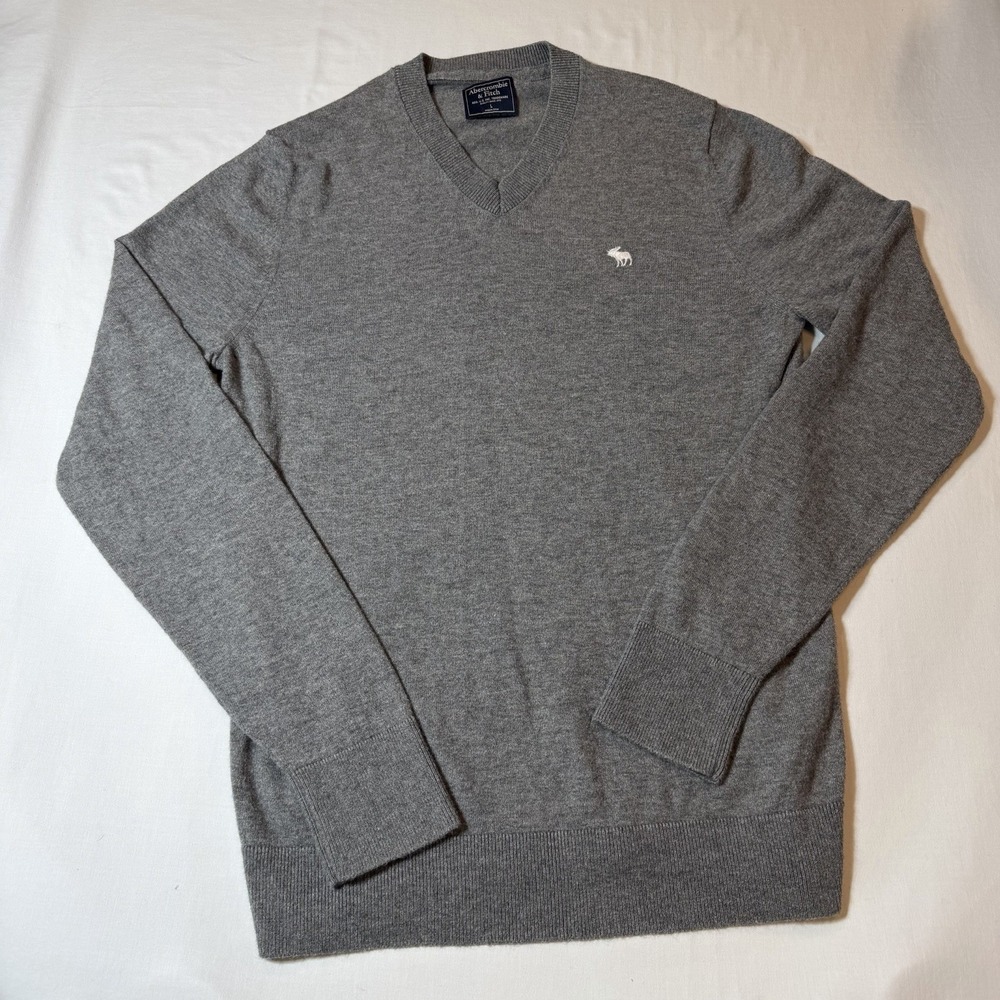 Abercrombie & Fitch Mens Large Gray V-Neck Sweater Embroidered Logo Soft Knit L